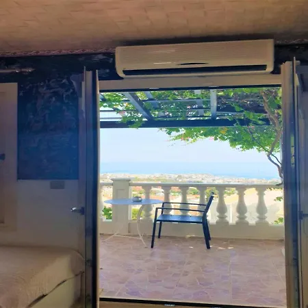 Entire Full View 3 Bedrooms 3 Bathrooms 3 Kitchens