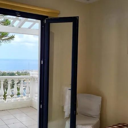 Entire Full View 3 Bedrooms 3 Bathrooms 3 Kitchens *