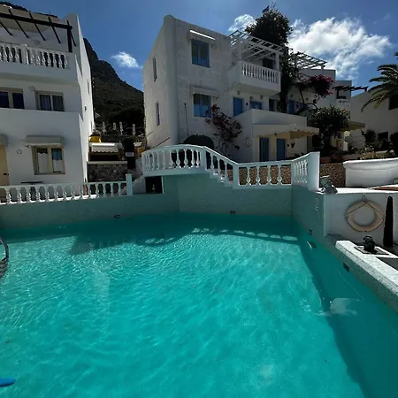 Entire Full View 3 Bedrooms 3 Bathrooms 3 Kitchens