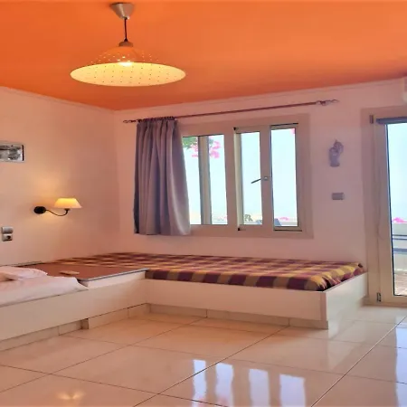 Entire Full View 3 Bedrooms 3 Bathrooms 3 Kitchens *